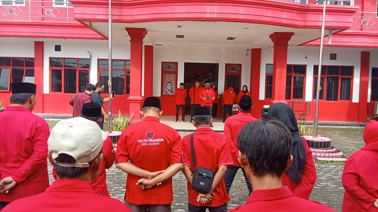 DPC PDI Perjuangan Kabupaten Karawang Gelar Upacara Peringatan Hari Lahir Pancasila 1 Juni 2025