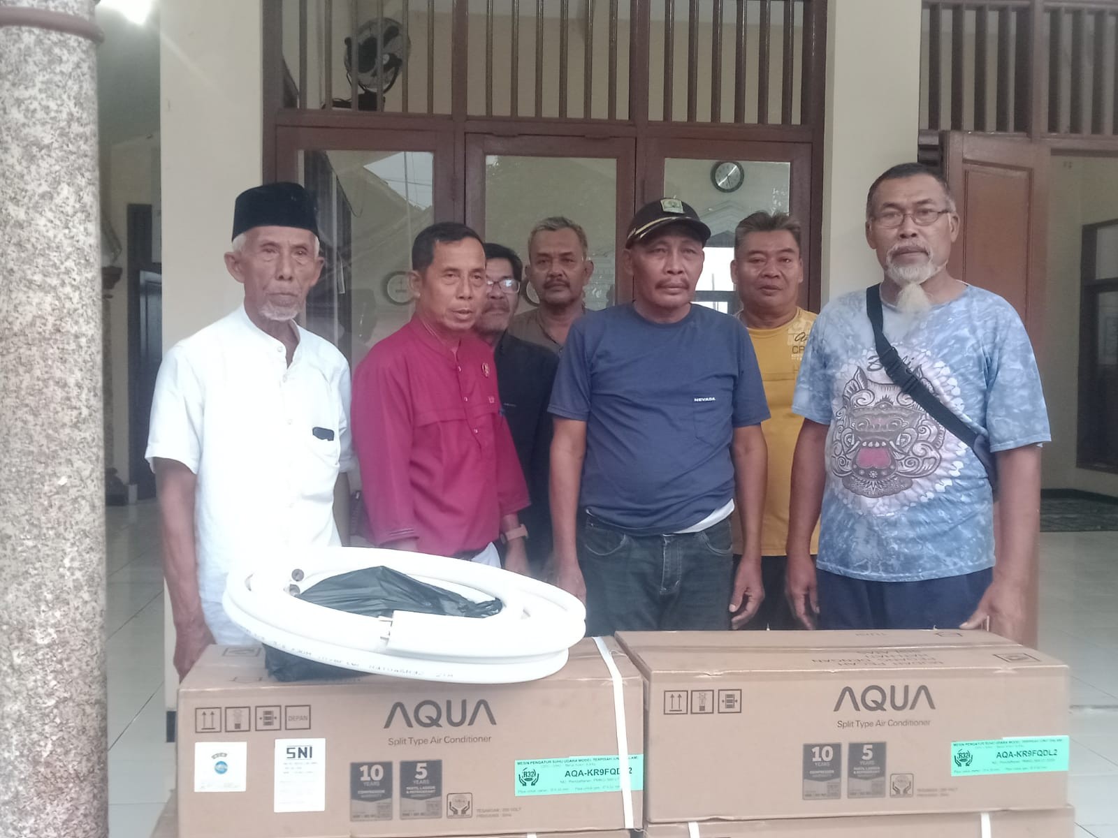 Anggota DPRD Karawang H. Karsim Berikan Bantuan AC kepada Masjid Al-Ikhwan