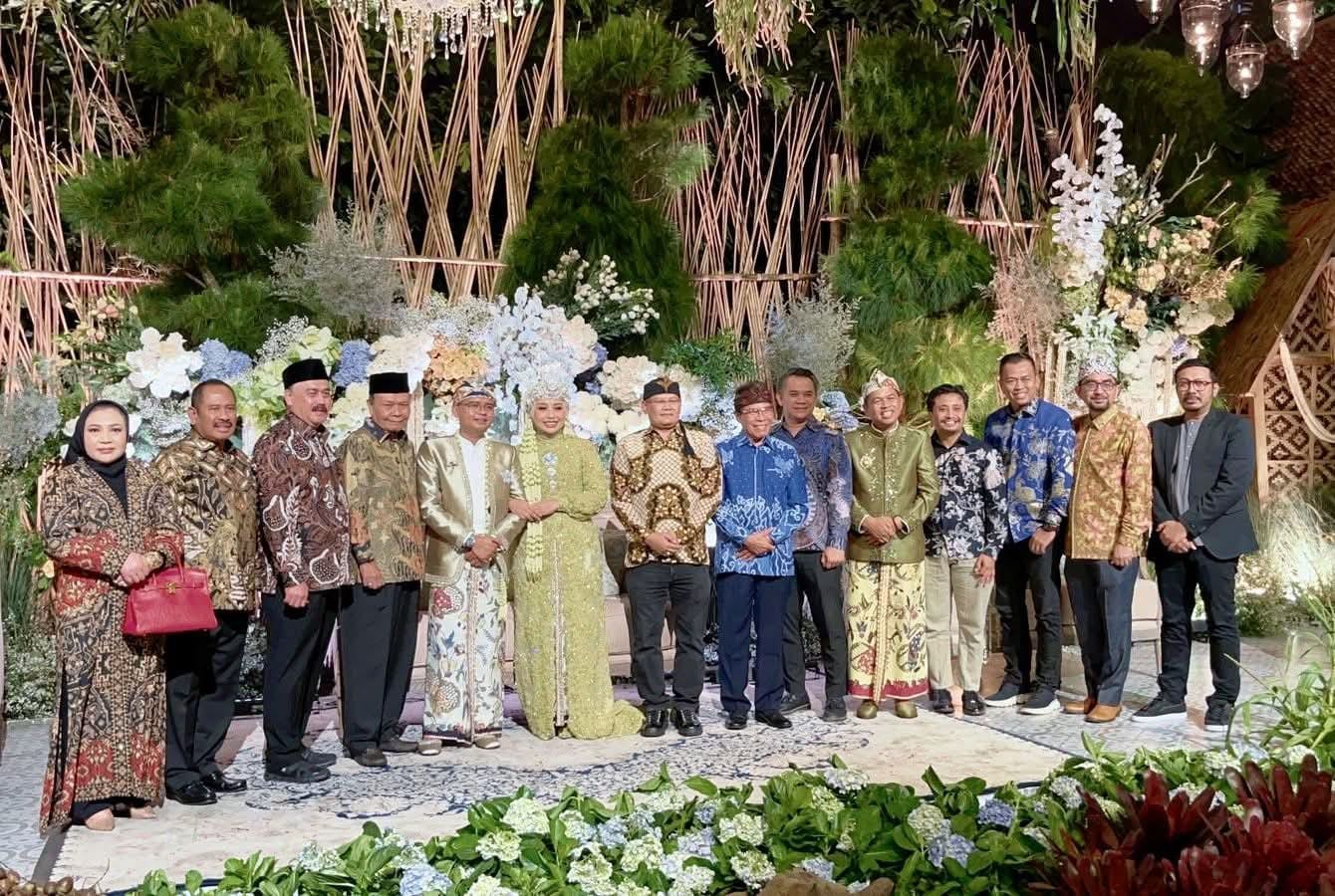 Anggota DPRD Jawa Barat, Pipik Taufik Ismail, Hadiri Resepsi Pernikahan Putra Gubernur Jabar Kang De