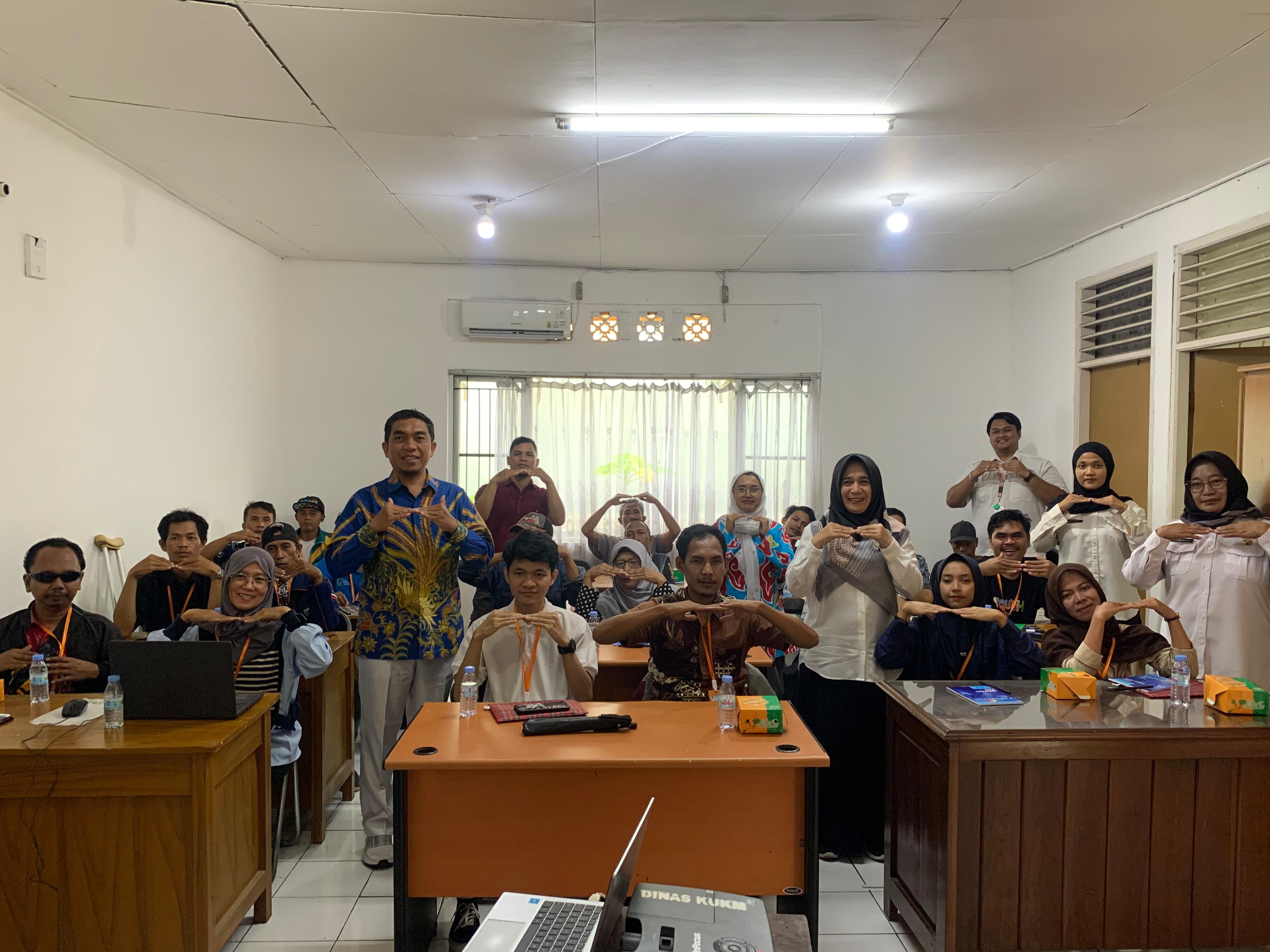 Dorong Kemandirian Ekonomi, Dinkop Karawang Bekali Disabilitas dengan Digital Marketing