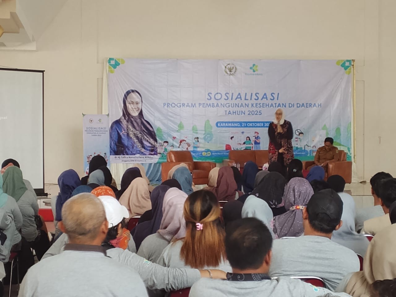 dr. Hj. Cellica Nurhadiana Sosialisasikan Program Pembangunan Kesehatan Daerah Tahun 2025 di Karawan
