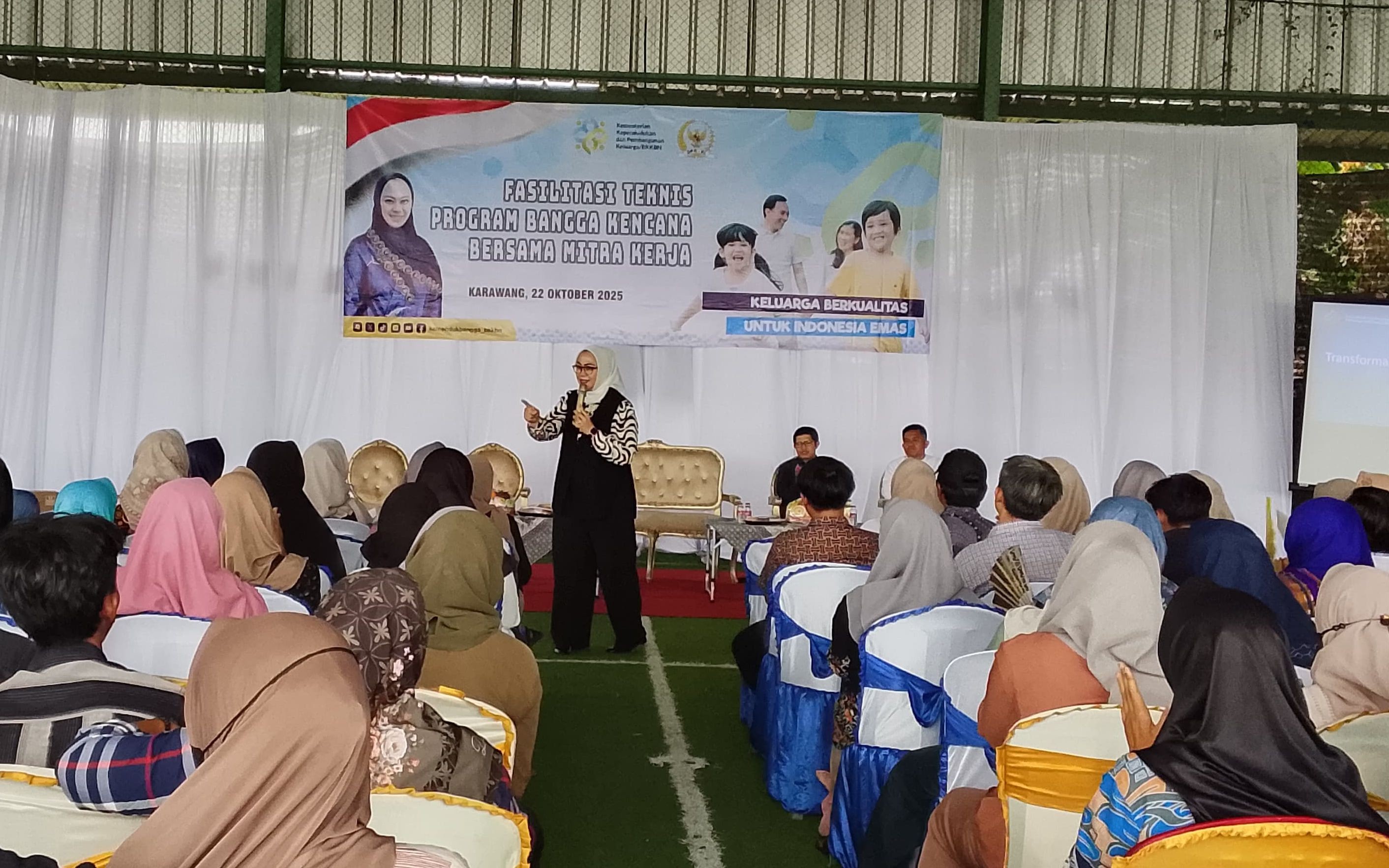 Anggota DPR RI dr. Cellica Gelar Sosialisasi Bangga Kencana di Tanjungpura Karawang