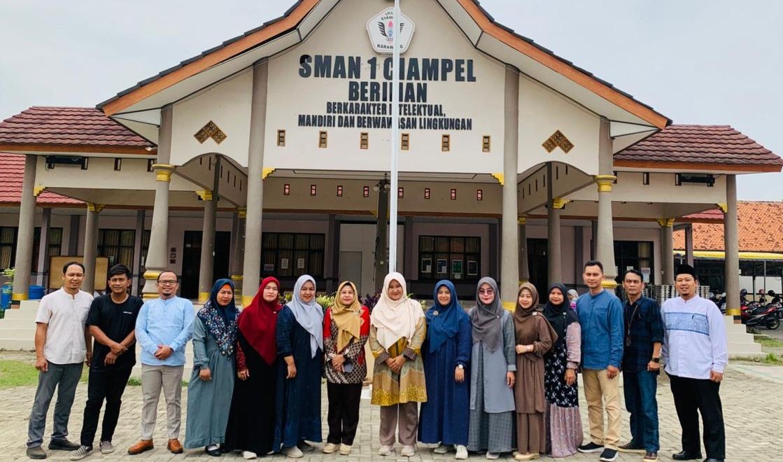 Dosen dan Praktisi Pendidikan Latih Siswa SMAN 1 Ciampel Menulis Naskah Drama Berbasis Budaya Lokal