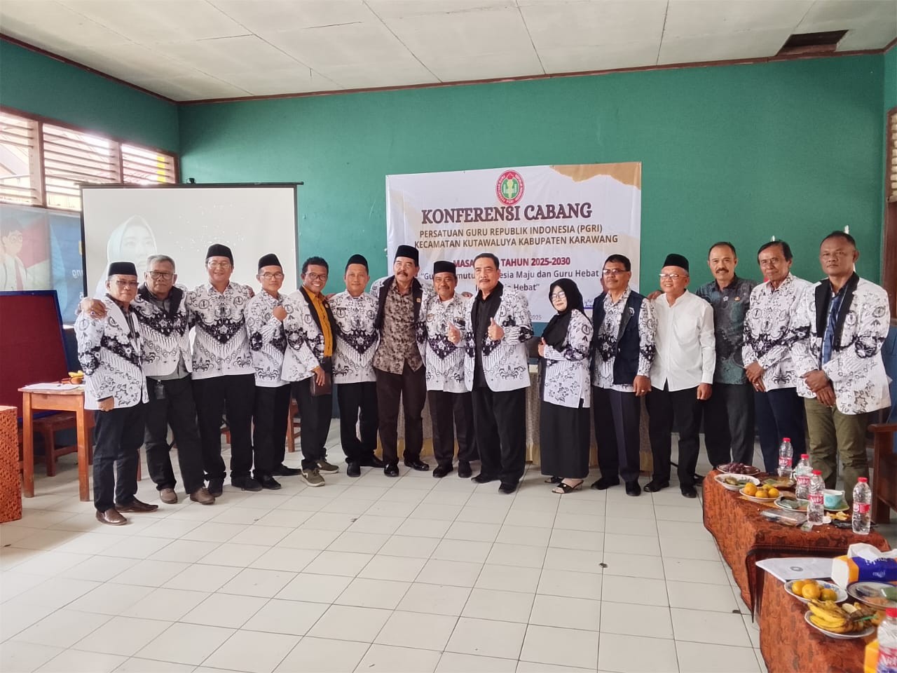 Basar, S.Pd Terpilih Sebagai Ketua PGRI Cabang Kutawaluya Masa Bakti 2025–2030