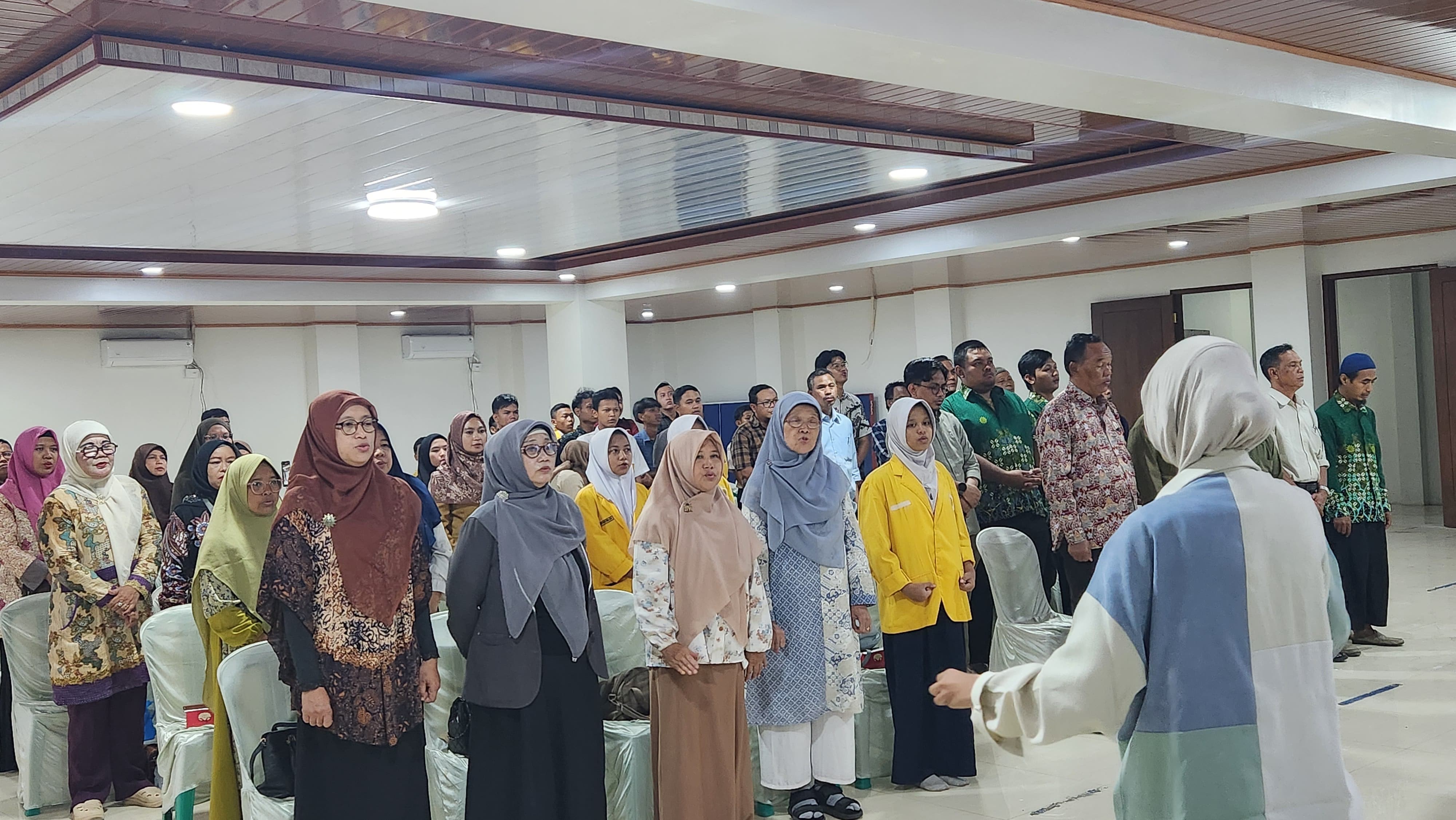 Pipik Taufik Ismail Hadiri Diskusi Publik LHKP Muhammadiyah Karawang