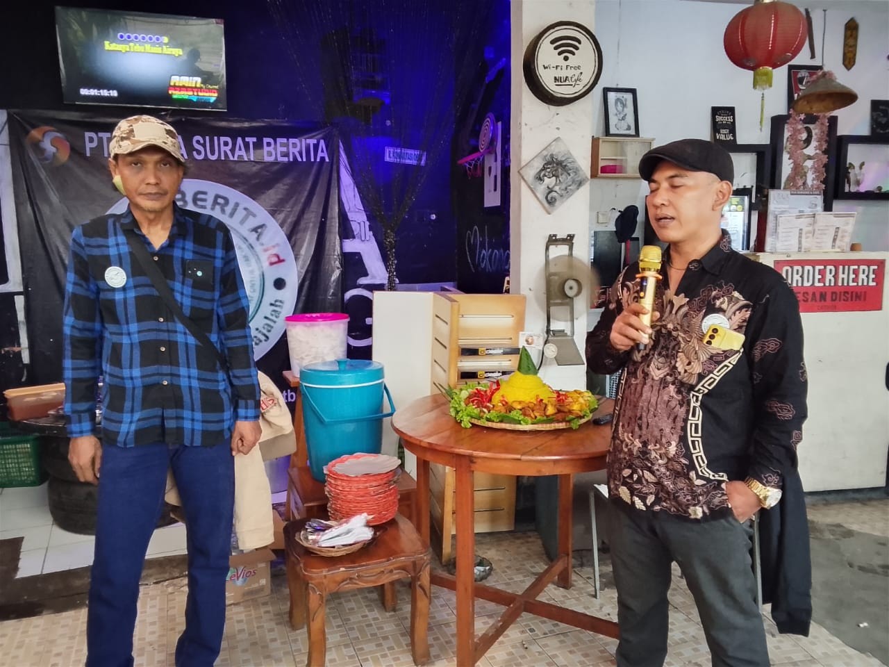 Perayaan 4 Tahun SuratBerita.id Dirangkai Pemotongan Tumpeng Penuh Makna