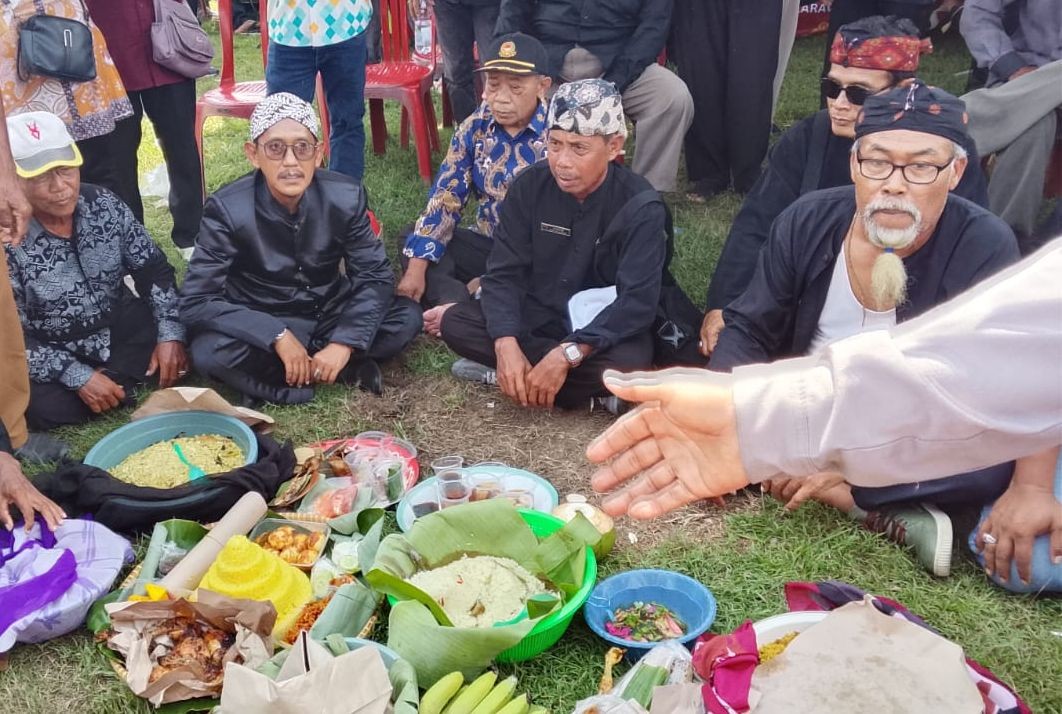 H. Karsim Hadiri Hajat Bumi Pasir Awi, Gelaran Budaya Lokal Berlangsung Semarak