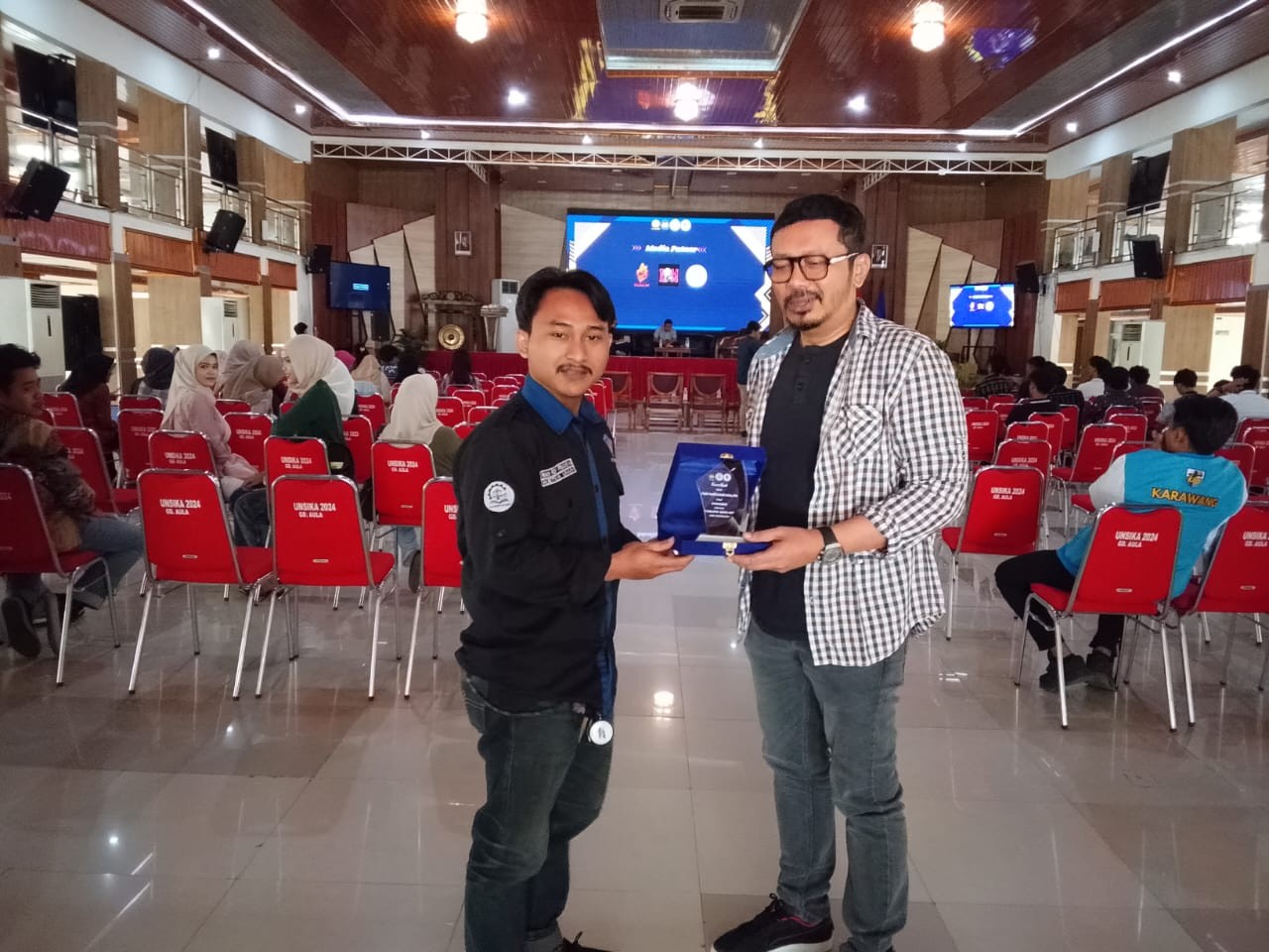 Pipik Taufik Ismail Hadiri Legislatif School 2025 di Unsika, Dorong Generasi Muda Kuasai Literasi Re