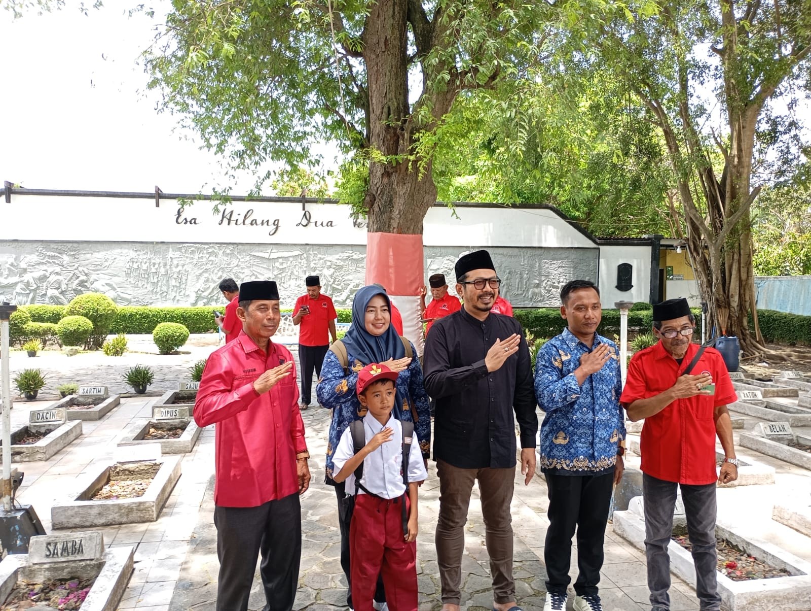 Peringati Hari Pahlawan, Anggota DPRD Karawang H. Karsim Hadiri Upacara di Monumen Rawagede