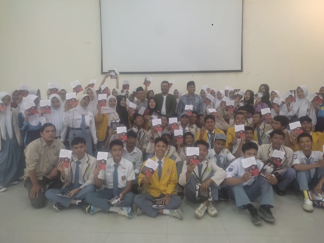 Kang Pipik Dorong Generasi Muda Melek Politik dan Berani Berpikir Kritis