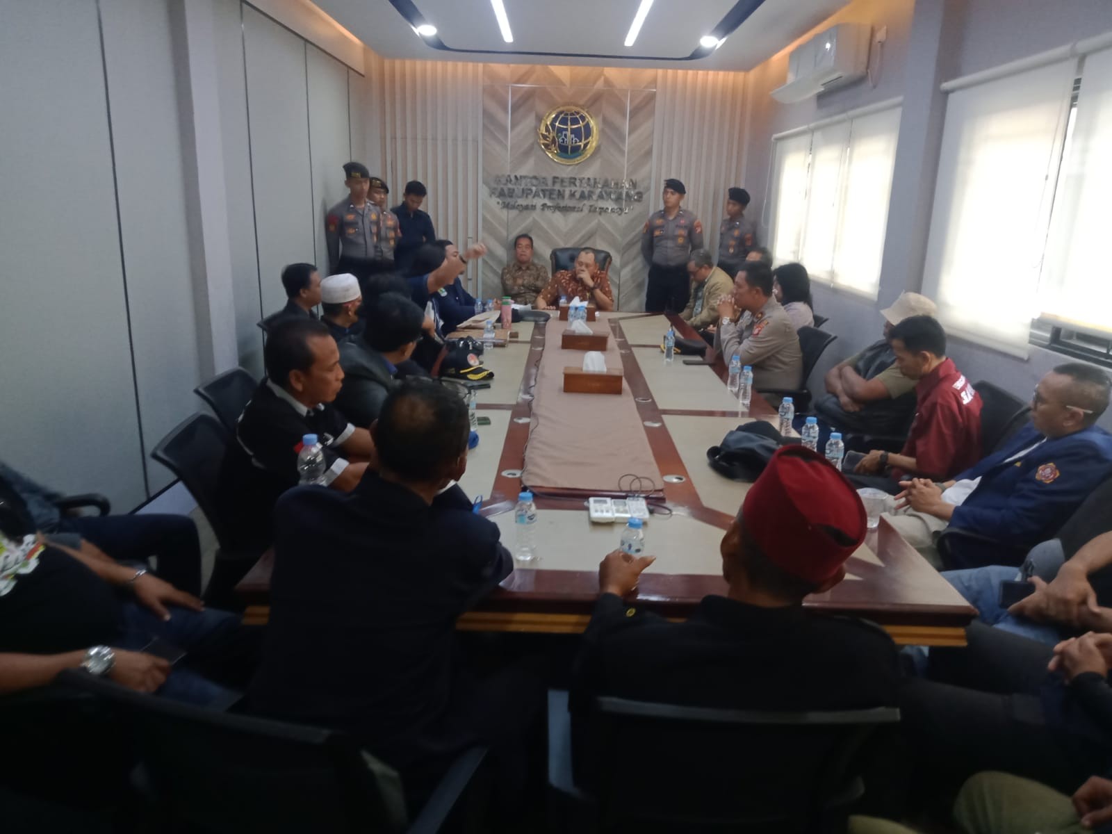 Warga Poponcol Geruduk BPN Karawang, Tuntut Penghapusan Plotting Perusahaan dan Segera Terbitkan Ser