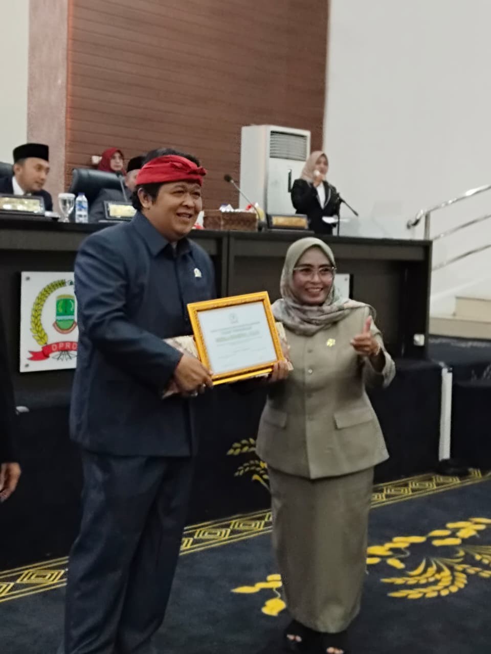 Natala Sumedha Raih Penghargaan Dewan Komunikatif DPRD Karawang Tahun 2025