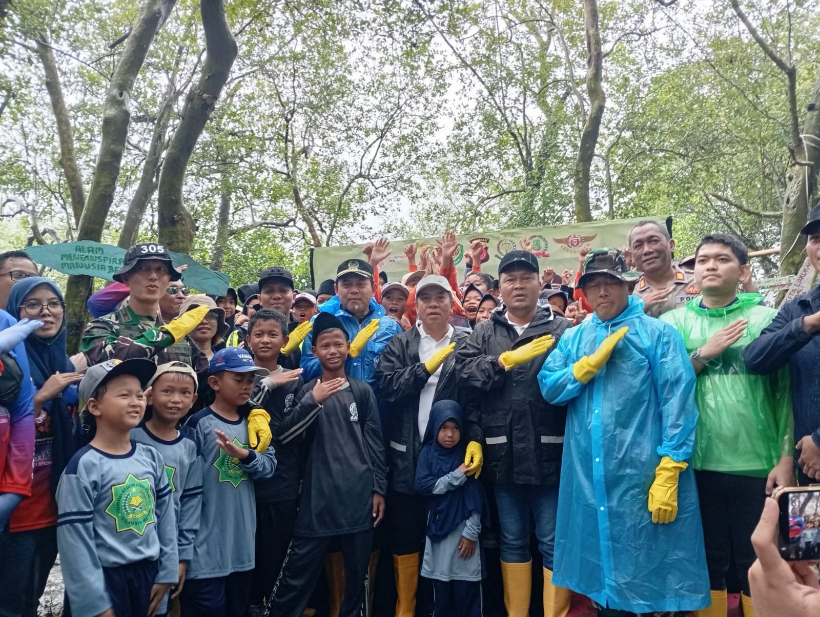 Bupati Aep Bersama Forkopimda Gelar Gerakan Indonesia ASRI di Ekowisata Mangrove Tangkolak