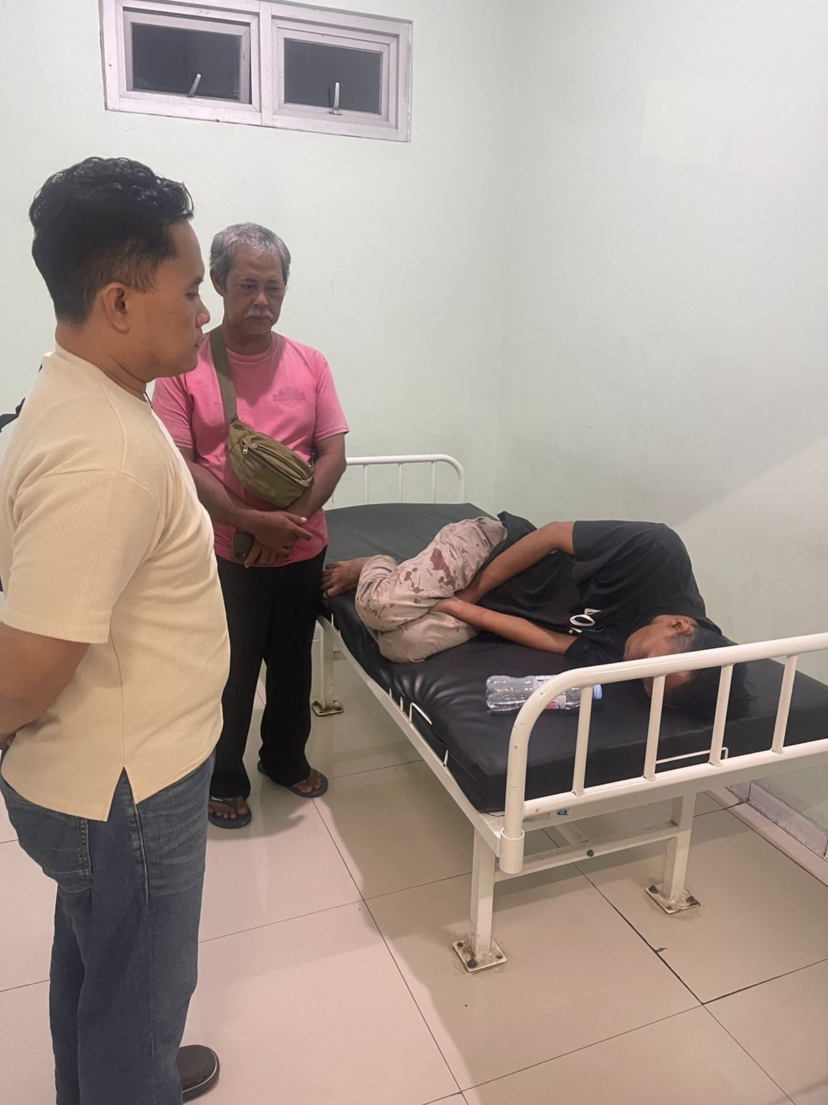 Diduga ODGJ, Pria di Kotabaru Karawang Mengamuk dan Bacok Tiga Warga