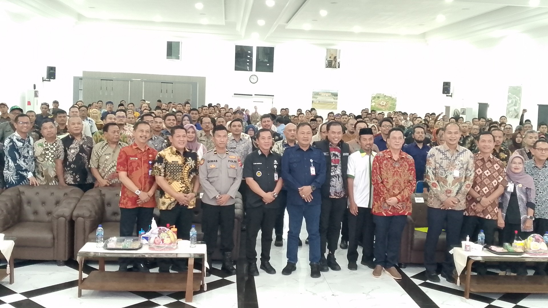 Rapat Koordinasi dan Komitmen Bersama Penyelenggaraan SLRT dan Puskesos KabupatenKarawangTahun 2025