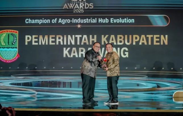 Karawang Raih Penghargaan Champion of Agro-Industrial Hub Evolution di CNN Indonesia Awards 2025