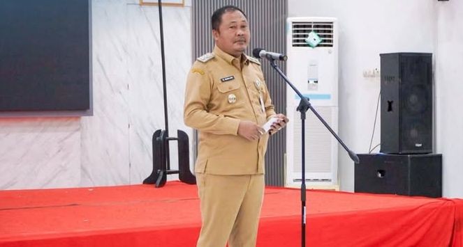 Wabup karawang pimpin apel pagi bersama ASN  Walaupun Sedang Hujan
