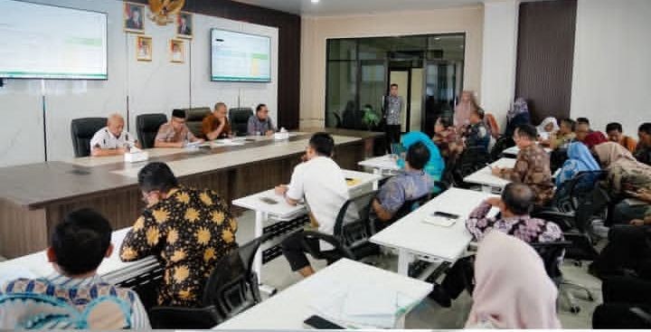 Sekda Karawang Pimpin Rapat Koordinasi Optimalisasi Retribusi Daerah, Target 2026 Digenjot