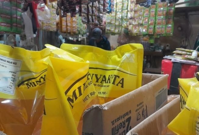 Bulog Pastikan Pasokan Minyakita di Karawang Aman, Pedagang Diminta Lengkapi Legalitas