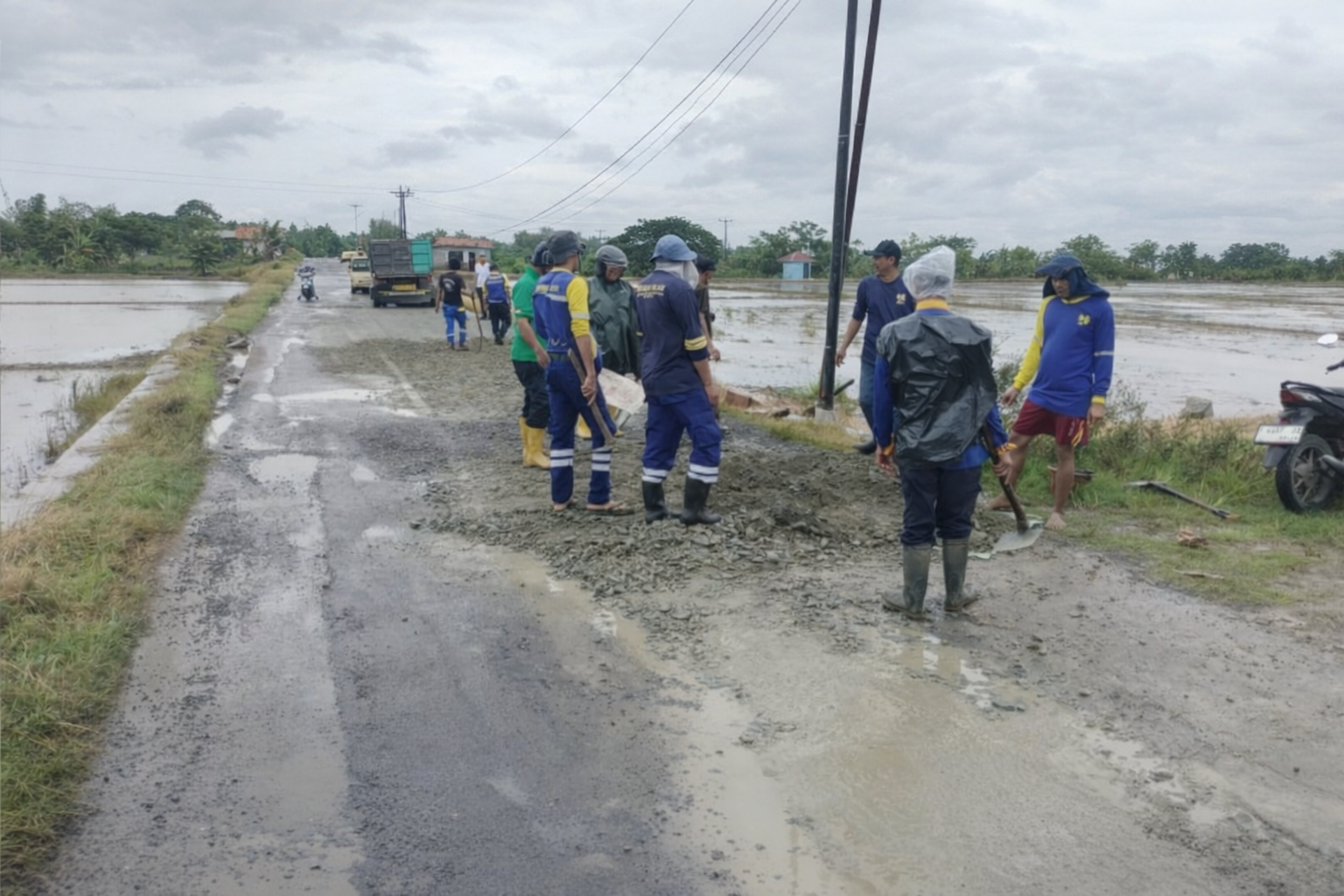 Jalan Penghubung Warga Waluya Diperbaiki, Aktivitas Masyarakat Kembali Lancar