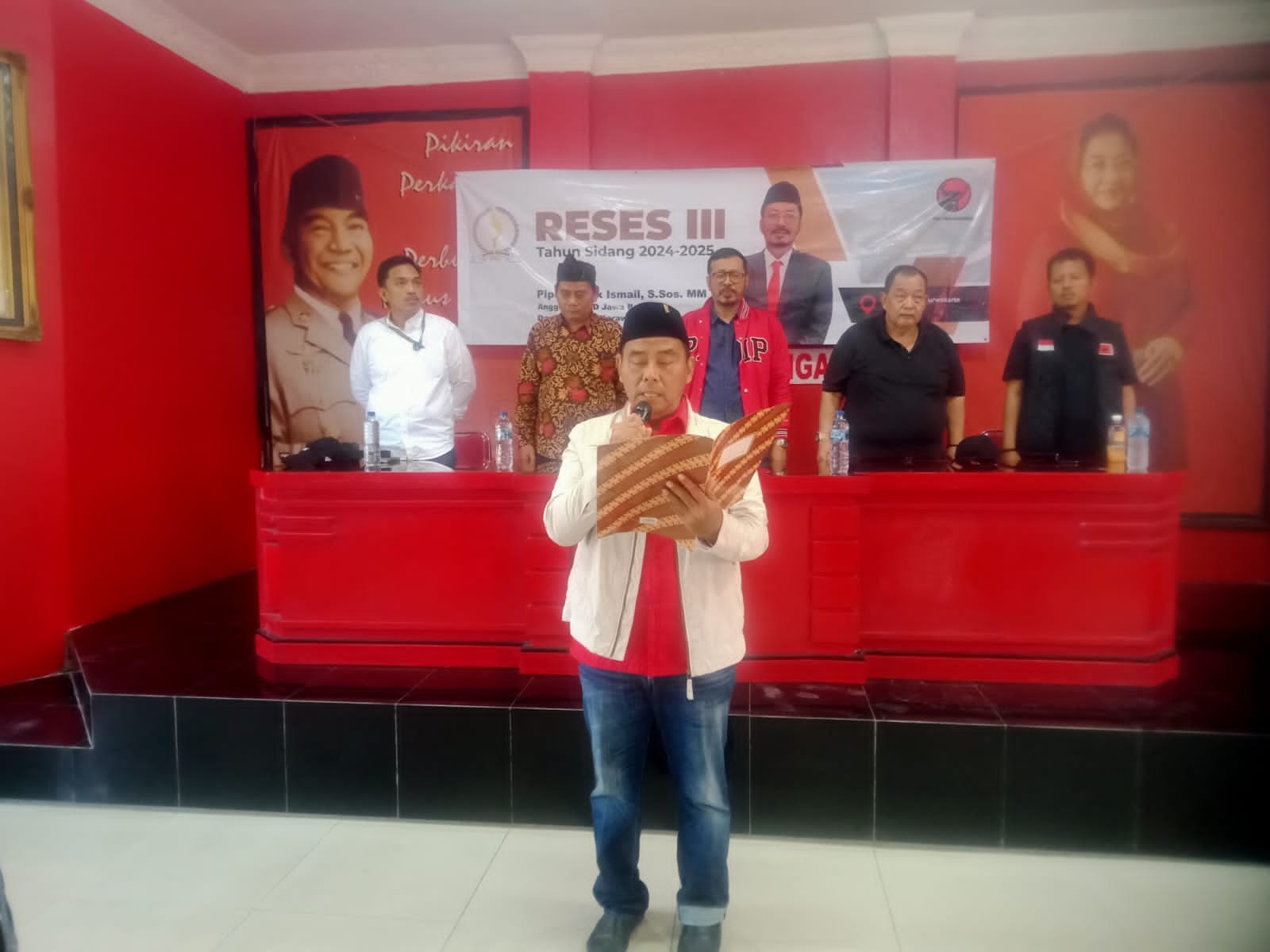 Reses di Karawang, Kang Pipik Serap Aspirasi dan Tegaskan Komitmen Kawal Pembangunan